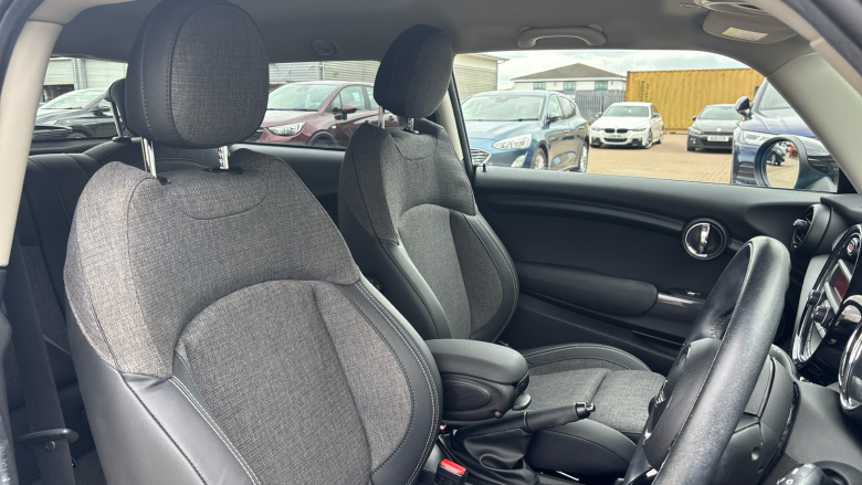 MINI Hatchback 1.5 Cooper 3dr Petrol Hatchback